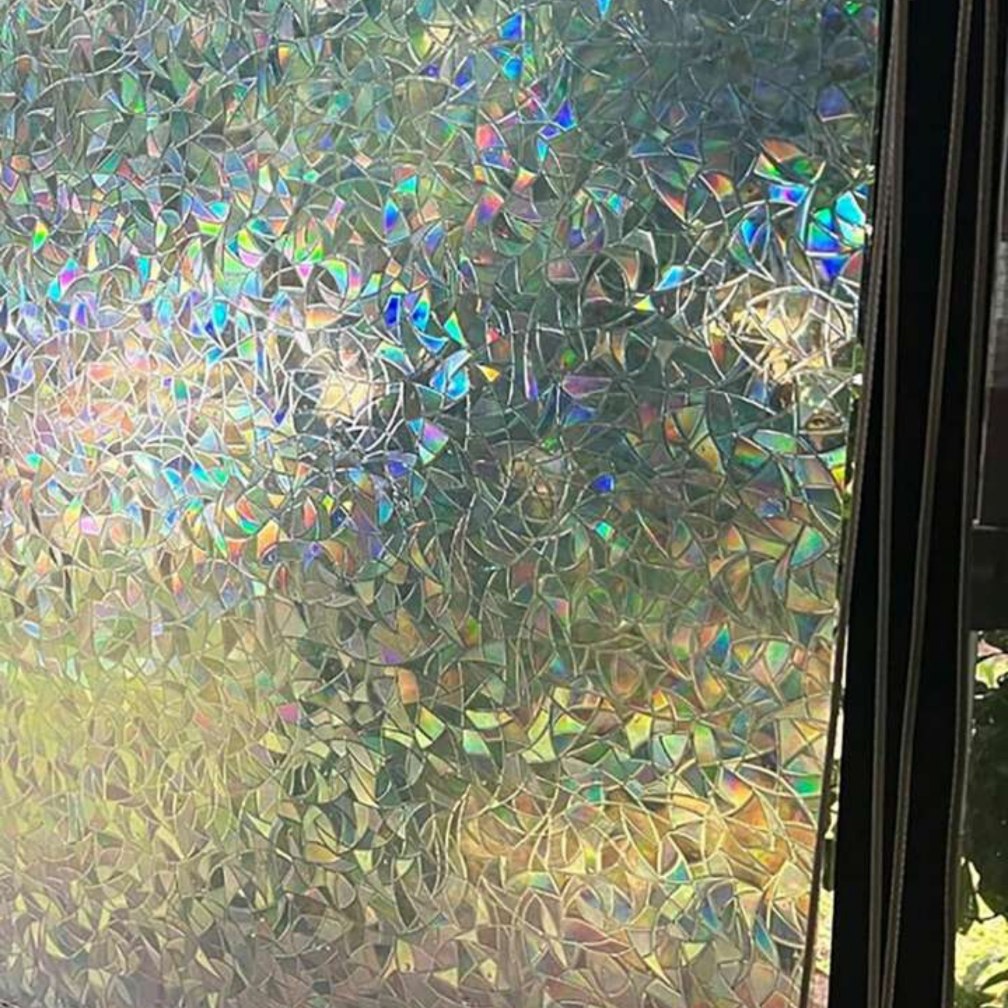 Glinsterende raamfolie eenvoudig te plaatsen