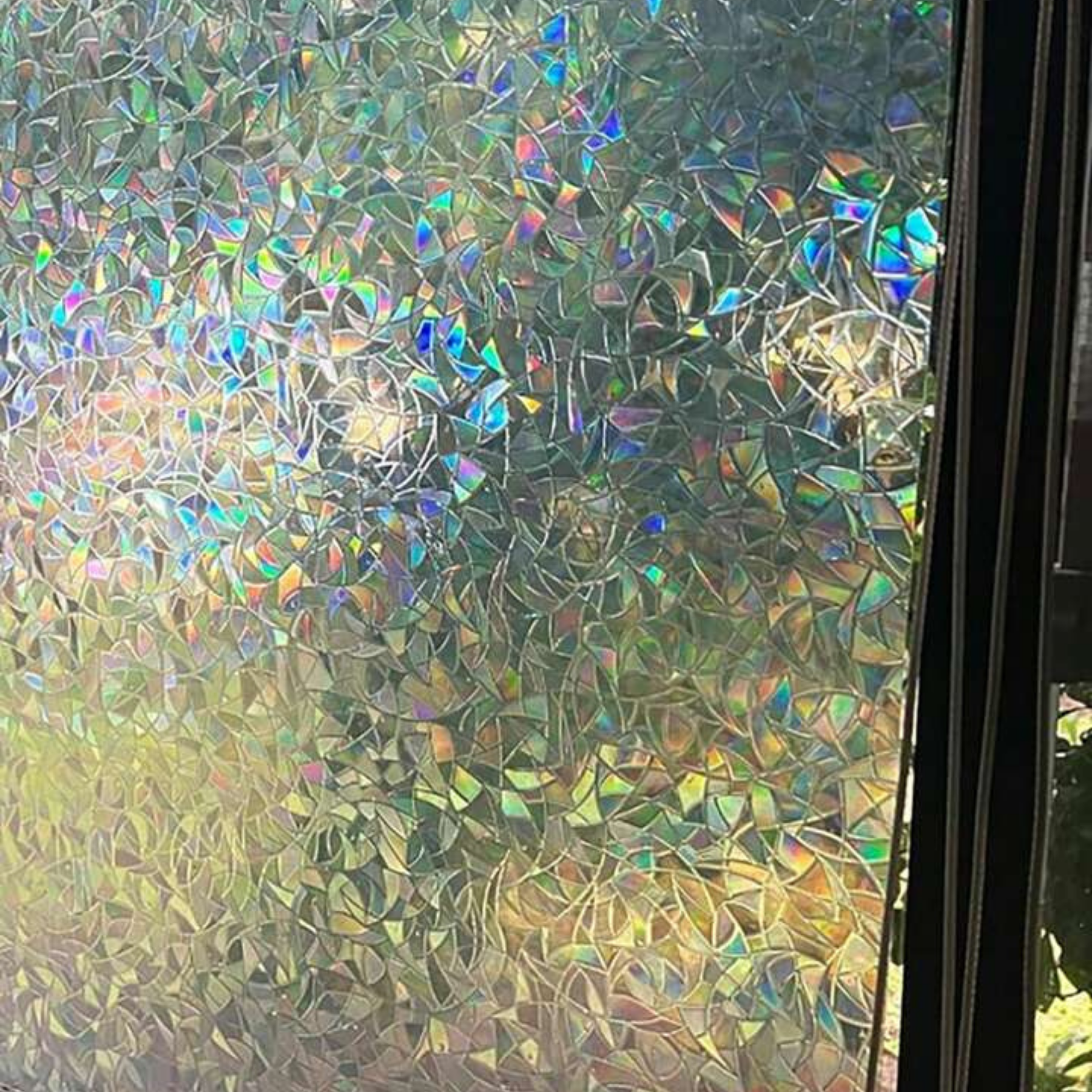 Glinsterende raamfolie eenvoudig te plaatsen