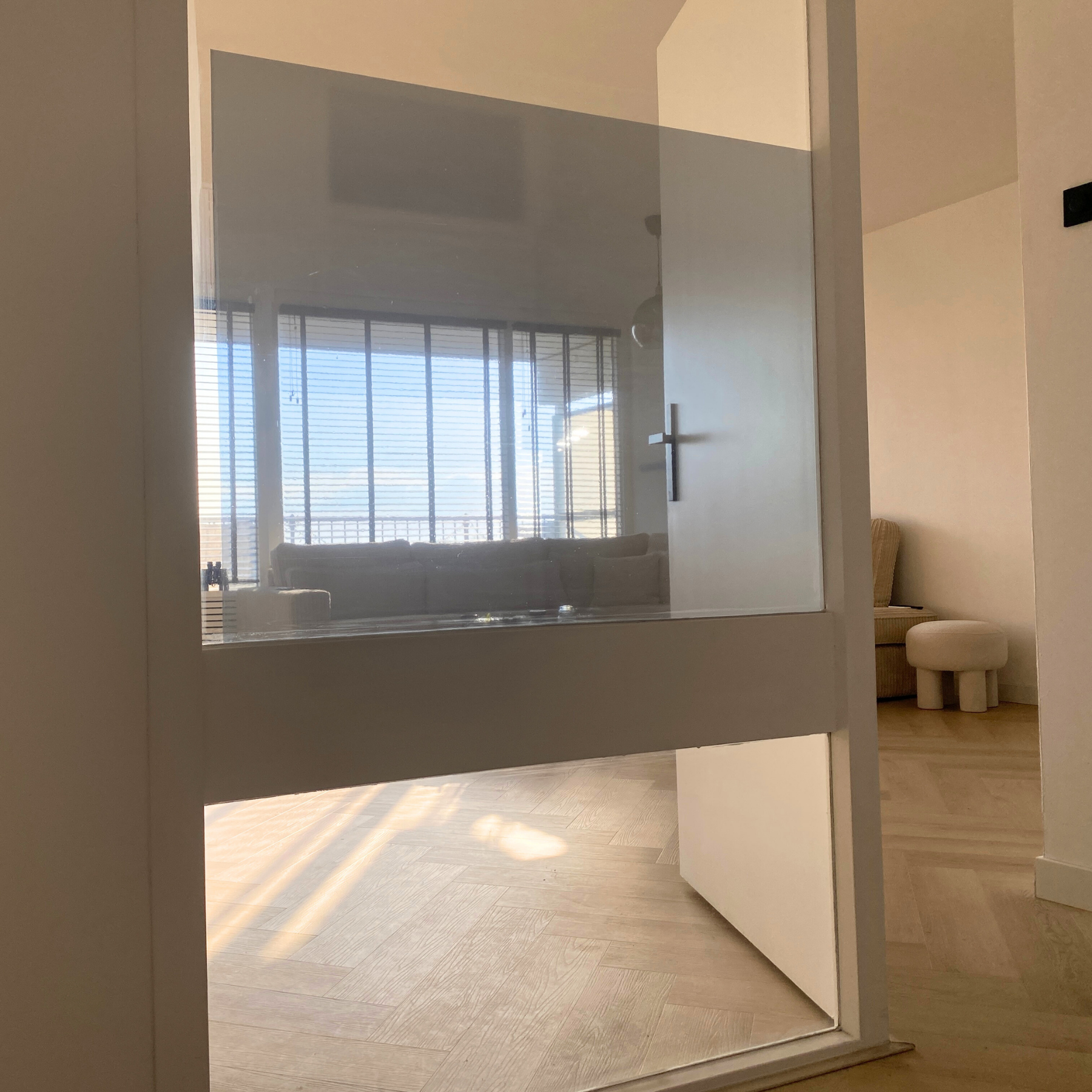 Zonwerende spiegelende raamfolie